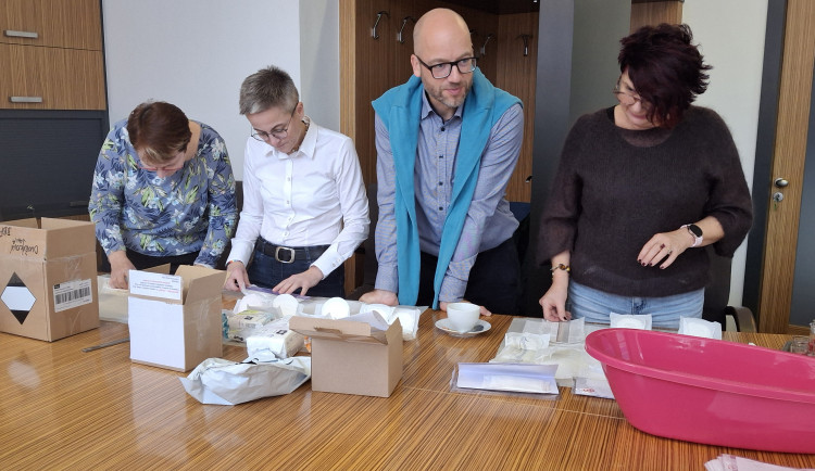 Jičín se připravuje na novou vyhlášku. Školy nabídnou menstruační pomůcky zdarma