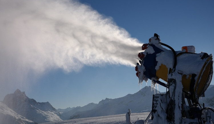 V Krušných horách lyžařské areály spustily díky ochlazení zasněžování