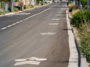 Řidičům v Novém Bydžově slouží čerstvě opravená silnice. Má zvýšit bezpečnost