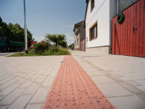 Řidičům v Novém Bydžově slouží čerstvě opravená silnice. Má zvýšit bezpečnost