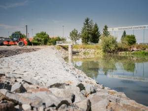 Řidičům v Novém Bydžově slouží čerstvě opravená silnice. Má zvýšit bezpečnost