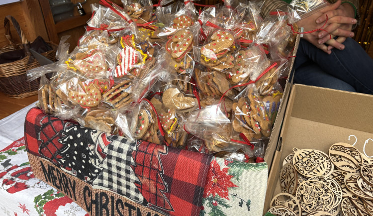 Punč, langoš a dobrý skutek. Na Svoboďáku a Moraváku mají stánky i neziskovky