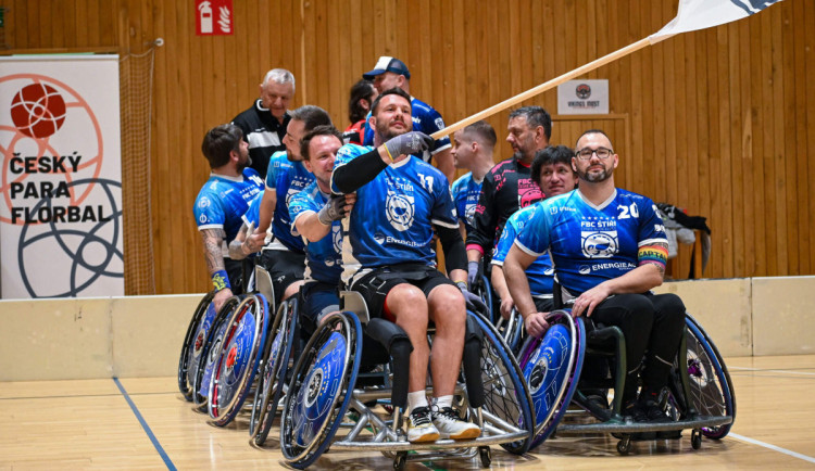 Budějovičtí paraflorbalisté shánějí 130 tisíc. Peníze jim pomohou zůstat ve hře