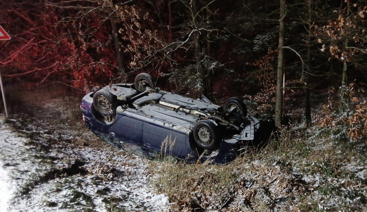 Provoz na dálnici D5 ochromily hned dvě nehody, bouralo se i jinde v regionu