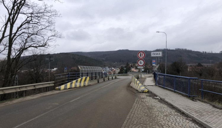 Most mezi Českou a Lelekovicemi je v havarijním stavu. Autobusy nahrazují minibusy
