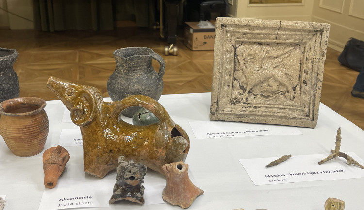 Pod Janáčkovým kulturním centrem stál ve 13. století zděný dům. Je zachovalý, chválí si archeologové