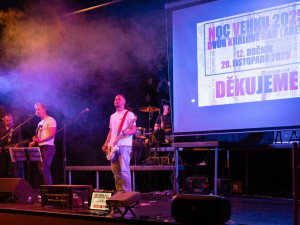 Noc venku ve Dvoře Králové přilákala stovky lidí. Vybraly se tisíce potravin