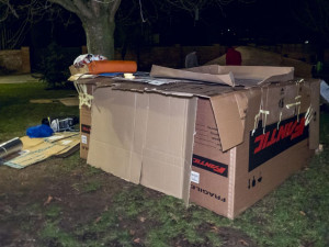 Noc venku ve Dvoře Králové přilákala stovky lidí. Vybraly se tisíce potravin