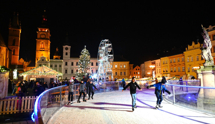 Největší trhy v kraji nabídnou kluziště i zimní vesničku. Co o nich potřebujete vědět?