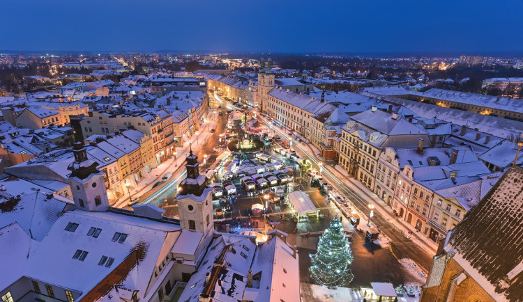 Adventní víkend v Hradci nabídne trhy, Cards Expo, hokej i rozsvícení vánočního stromu