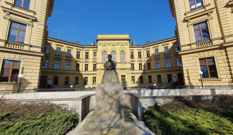 Královéhradecký kraj připravuje otevření sportovní třídy na Gymnáziu Boženy Němcové