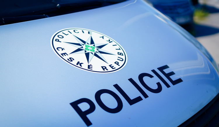 Policisté cestou k případu srazili na Smíchově chodce, na místě zemřel