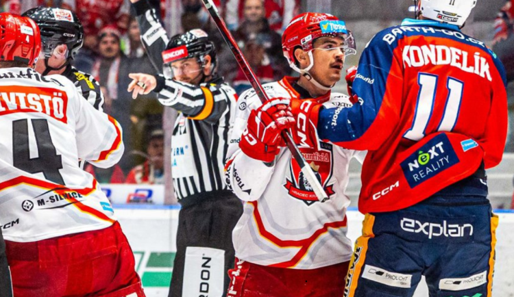 Hokejisté Pardubic ovládli třetí východočeské derby, rozhodli ve třetí části