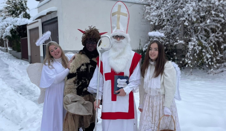 Jak slavit Mikuláše bez strachu. Odborníci radí, jak tradici přizpůsobit dětem