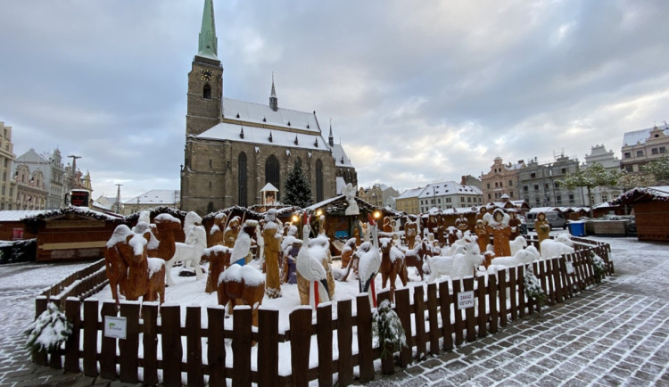 Pořádné bílé Vánoce si Plzeňané užili před 15 lety. Letos to odborníci moc nadějně nevidí