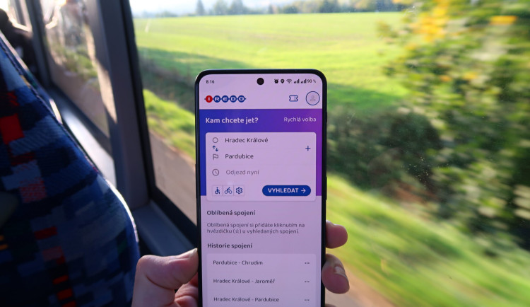 Hradecký kraj spouští aplikaci IREDO pro nákup jízdenek v telefonu