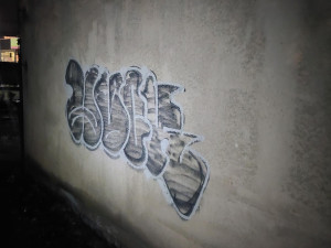 Sprejeři si v Jaroměři nedají pokoj, graffiti Labské ulici řeší policie