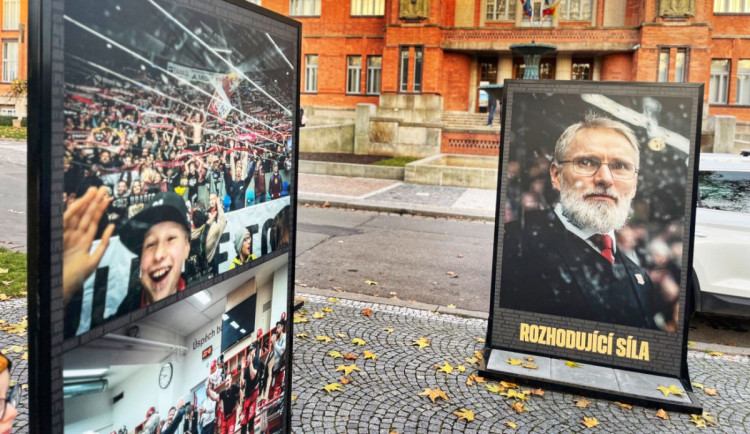 Fanoušci už za pár hodin uloví podpisy a fotky hradeckých hokejových hvězd