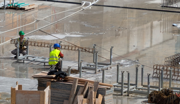 Obyvatelé se děsí nového projektu výstavby. Bojí se, že přijdou o parkoviště a obchod