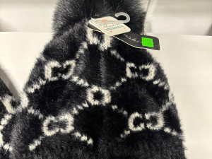 Celníci na Náchodsku zadrželi stovky padělaných výrobků. Čeká je likvidace