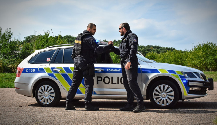 Jak psycholog pomáhá policistům zvládat stres a krize při zásazích?