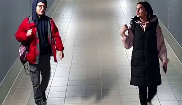 Prodavače v Břeclavi napadl muž s nožem. Policie hledá dvojici svědků