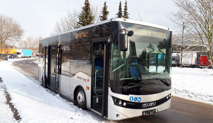 Příští rok bude v kraji jezdit stejné množství spojů. I tak cestující čekají změny