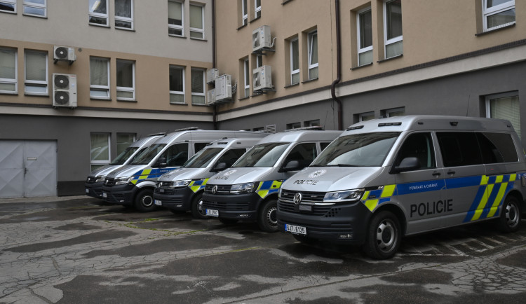 Muž odešel ze svého zaměstnání a uvedl, že si chce ublížit. Policie ho našla
