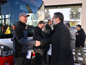 Hradecký dopravní podnik ocenil řidiče, kteří najeli přes milion kilometrů bez nehody