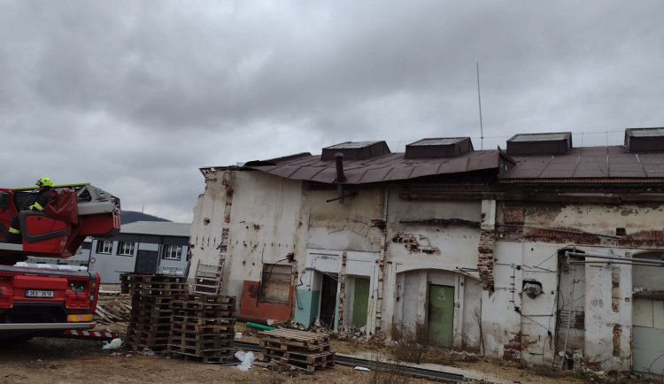 Hasiči v Karlovarském kraji měli na Štědrý den napilno. Zasahovali u 27 událostí