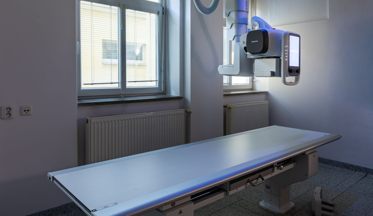 Nemocnice má nový rentgen. Zkrátí čas vyšetření a sníží radiační zátěž pro pacienty