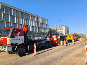 Z kampusu Univerzity Karlovy v Hradci Králové uniklo několik tisíc litrů fridexu