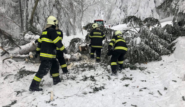 Na Silvestra bude v Moravskoslezském kraji silný vítr a zvlášť na horách hrozí sněhové jazyky