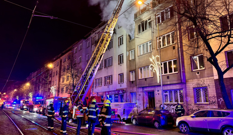 VIDEO: Silvestr v Praze začal klidně, zásahů bylo ale nakonec mnohem víc než loni