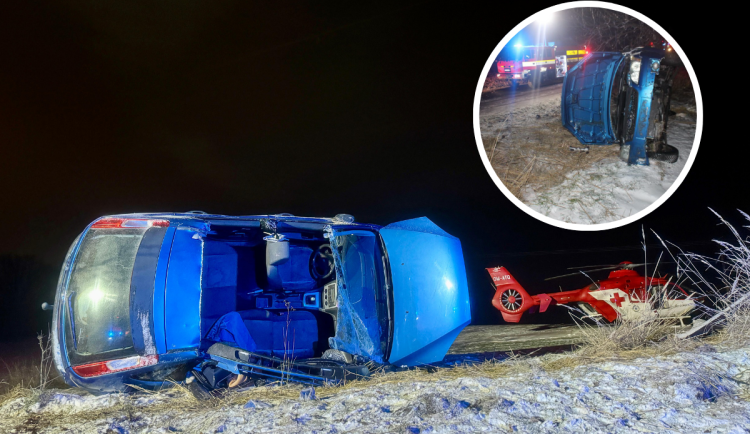 U Bílova havarovalo auto, osmiletá dívka vylezla z převráceného vozu a přivolala pomoc