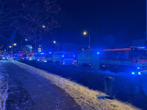 Muž v hradeckém obchodním centru zranil nožem dva lidi. Je podezřelý z pokusu o vraždu.