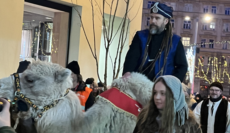 Tříkrálový průvod se v Brně letos obešel bez začerněného Baltazara