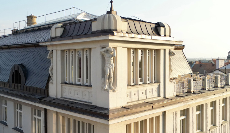 Hradecká galerie představuje program na rok 2026: Nové výstavy a projekt černé díry.