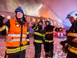 V Trutnově hořela neobývaná budova, škoda je asi deset milionů korun