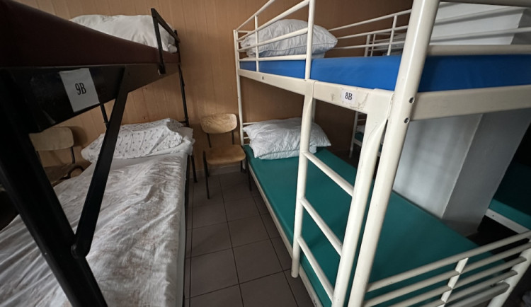 I přes mrazivou noc mají noclehárny pro bezdomovce v Praze stále volná místa