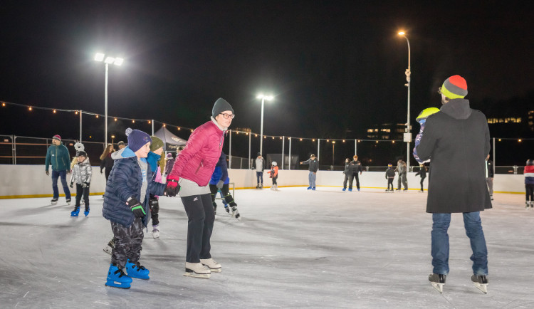 Dobrá zpráva pro bruslaře, veřejné kluziště bude otevřené do poloviny února