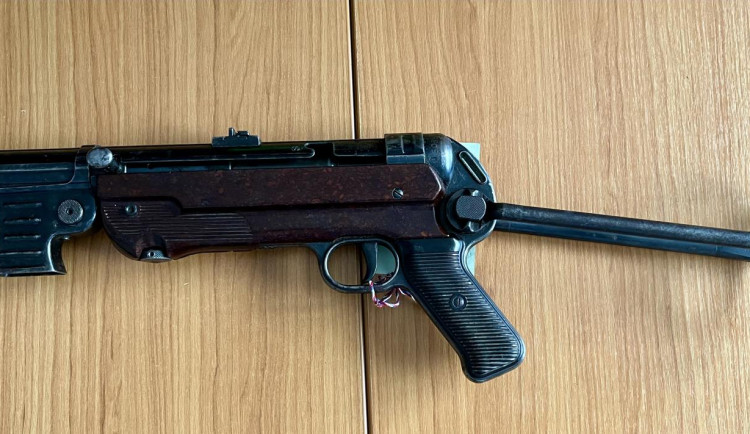 Puška Mauser i samopal MP40. V Libereckém kraji probíhá zbraňová amnestie