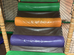 Prodám dětské hřiště i s tobogánem. Inzerát hradeckého centra zaskočil internet