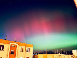 Fotky polární záře plní internet, vrchol přišel před půlnocí