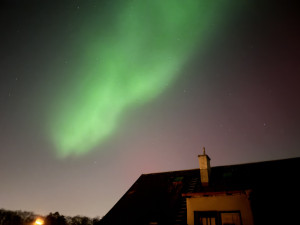 Fotky polární záře plní internet, vrchol přišel před půlnocí