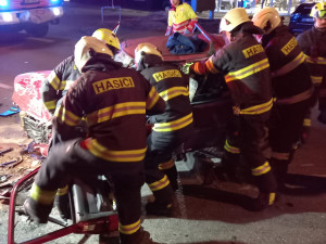 Podruhé se narodil, řidiče vytáhli ze sešrotovaného auta v Hradci na Slezském hasiči