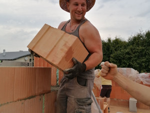 Nechci, aby si mě syn pamatoval jako nemocného. Petr shání peníze na nákladnou operaci