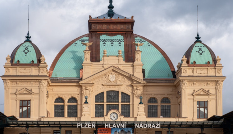 Plzeň se SŽ postaví nad vlakovým nádražím parkovací dům s autobusovým terminálem