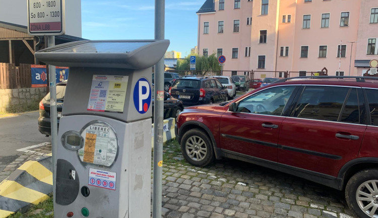Liberec přestane od února vydávat parkovací karty pro elektromobily