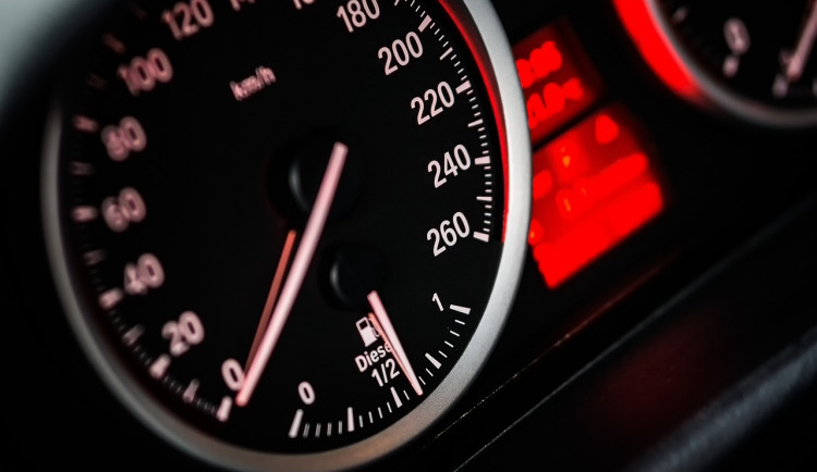 Výroba aut v Česku klesla, elektromobilita posiluje